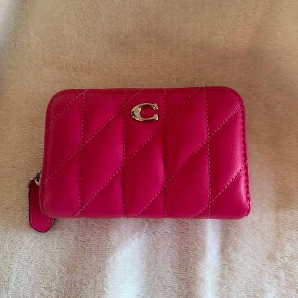 Coach Essential Small Zip Around Card Case with Pillow Quilting Dragonfruit Pink - Picture 3 of 12